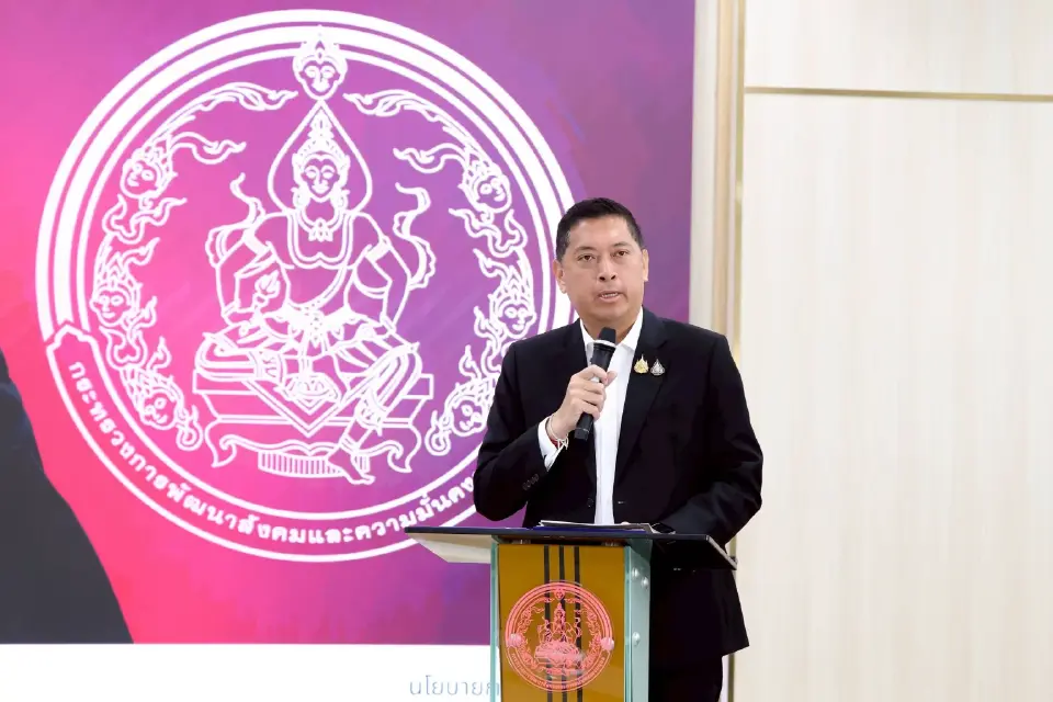 นายนิกร โสมกลาง รัฐมนตรีว่าการกระทรวงการพัฒนาสังคมและความมั่นคงของมนุษย์ (รมว.พม.)