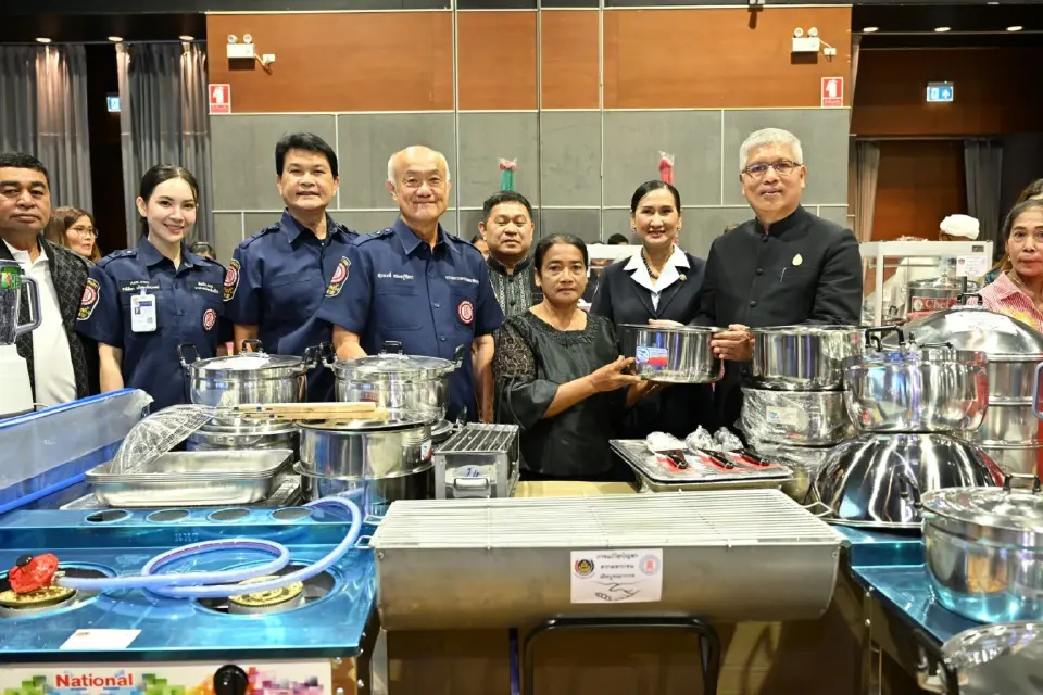 “มูลนิธิป่อเต็กตึ๊ง”มอบอุปกรณ์ประกอบอาชีพครัวเรือนยากจนสงขลา