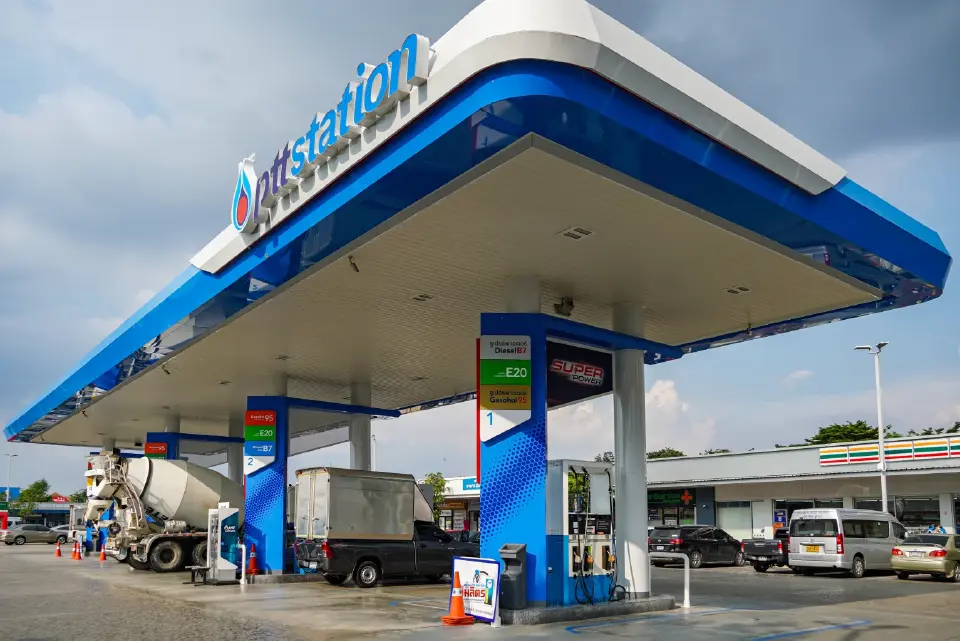 เปลี่ยนมาใช้น้ำมัน E20 คุ้มกว่า ลดมลพิษ ช่วยเกษตรกรไทย