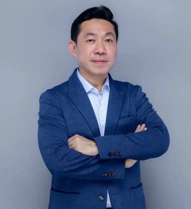 นายเอกสิทธิ์ คุณานันทกุล ประธานสภาองค์การนายจ้างแห่งประเทศไทย ประธานกรรมการบริหารบริษัท สยามอีสเทิร์น อินดัสเตรียล พาร์ค จำกัด(SEP)และกลุ่ม GK-Land