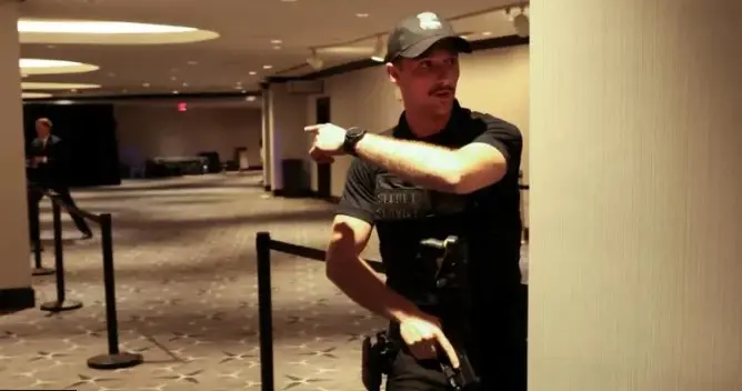 เปิดภาพนาทีชีวิต! ยิงสนั่นงานทำเนียบขาว อพยพ ‘ทรัมป์’ หนีตาย-แขกหมอบวุ่น