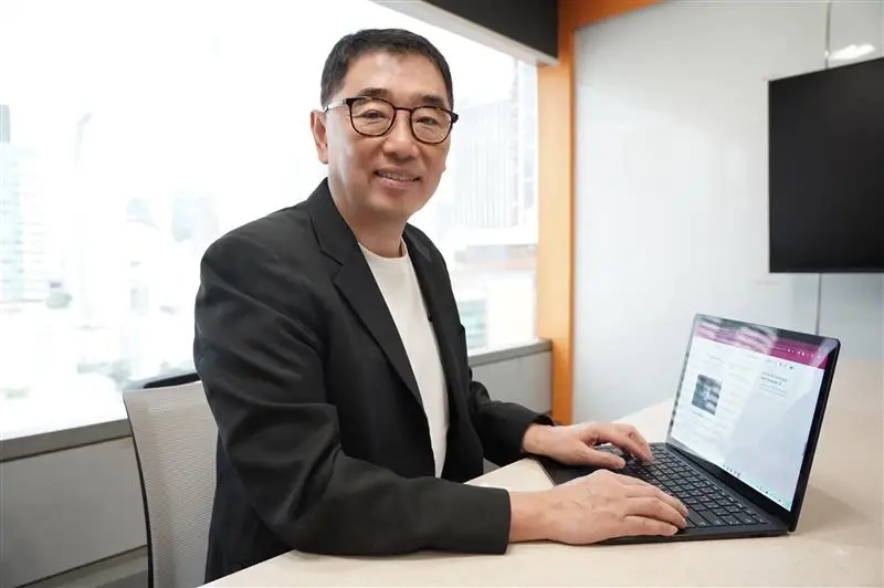 นายเสรี ศิรินพวงศากร 