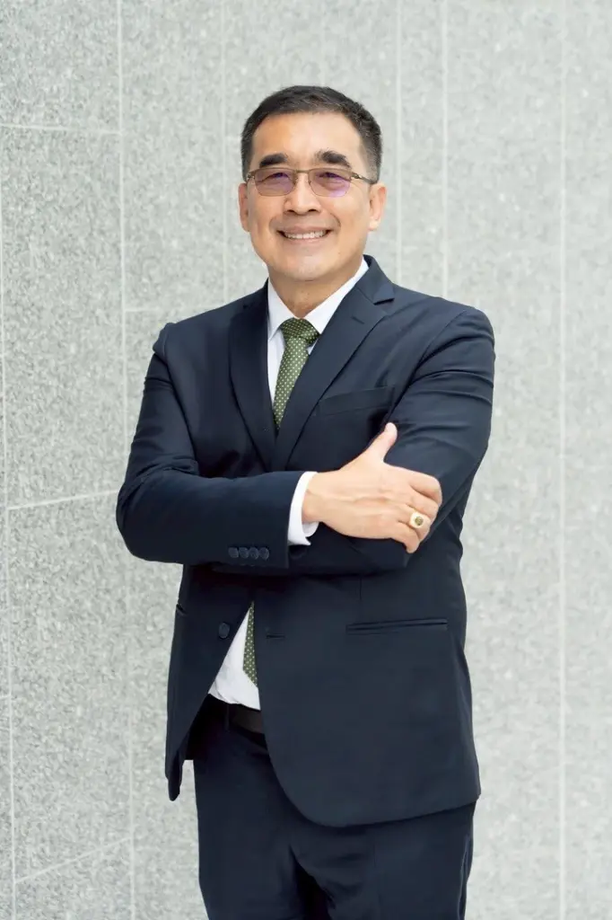 รศ. ดร.วรภัทร วชิรยากรณ์ อาจารย์ประจำสาขาเทคโนโลยีการเกษตร คณะวิทยาศาสตร์และเทคโนโลยี มหาวิทยาลัยธรรมศาสตร์ (มธ.) 