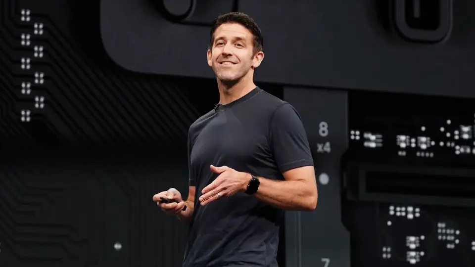 เจาะโปรไฟล์ 'จอห์น เทอร์นัส' วิศวกรผู้รับไม้ต่อ CEO คนที่ 8 ของ Apple