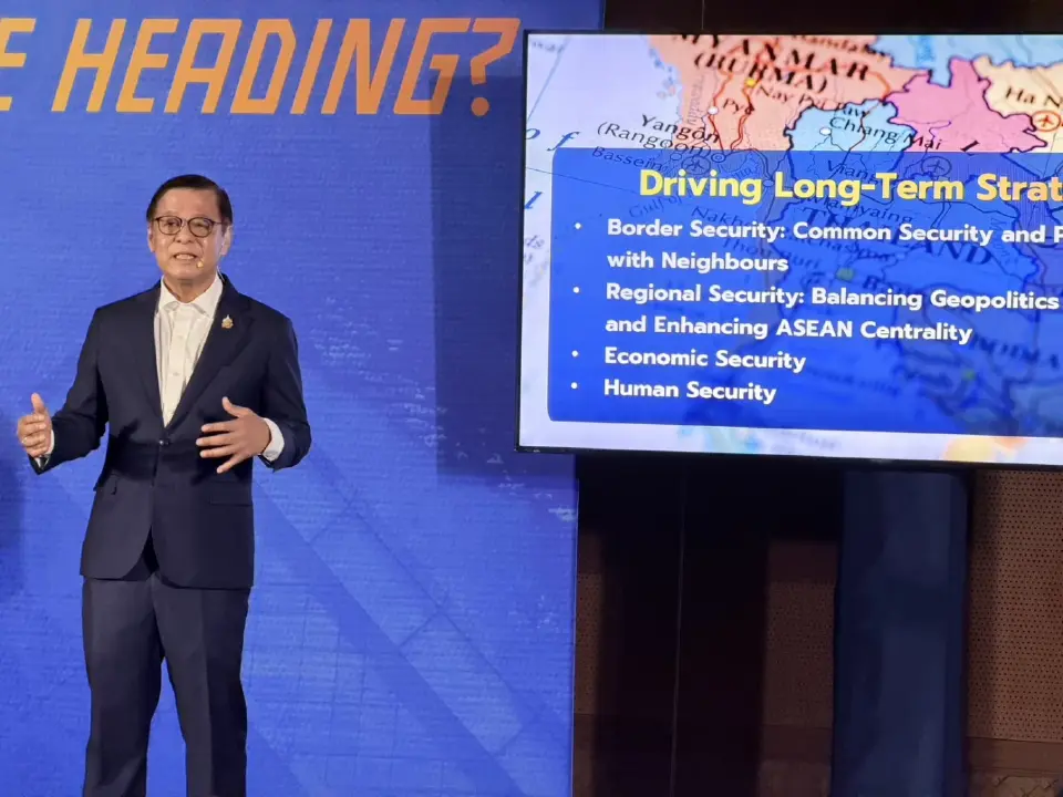 นายสีหศักดิ์ พวงเกตุแก้ว รองนายกรัฐมนตรีและรัฐมนตรีว่าการกระทรวงการต่างประเทศ 