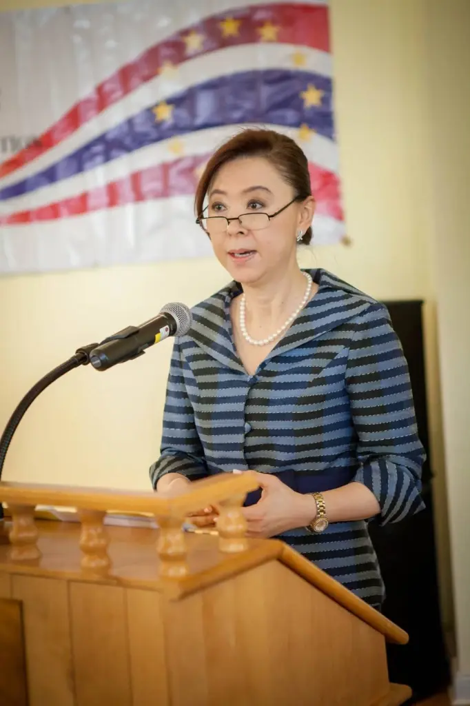 นางนงนุช เพ็ชรรัตน์