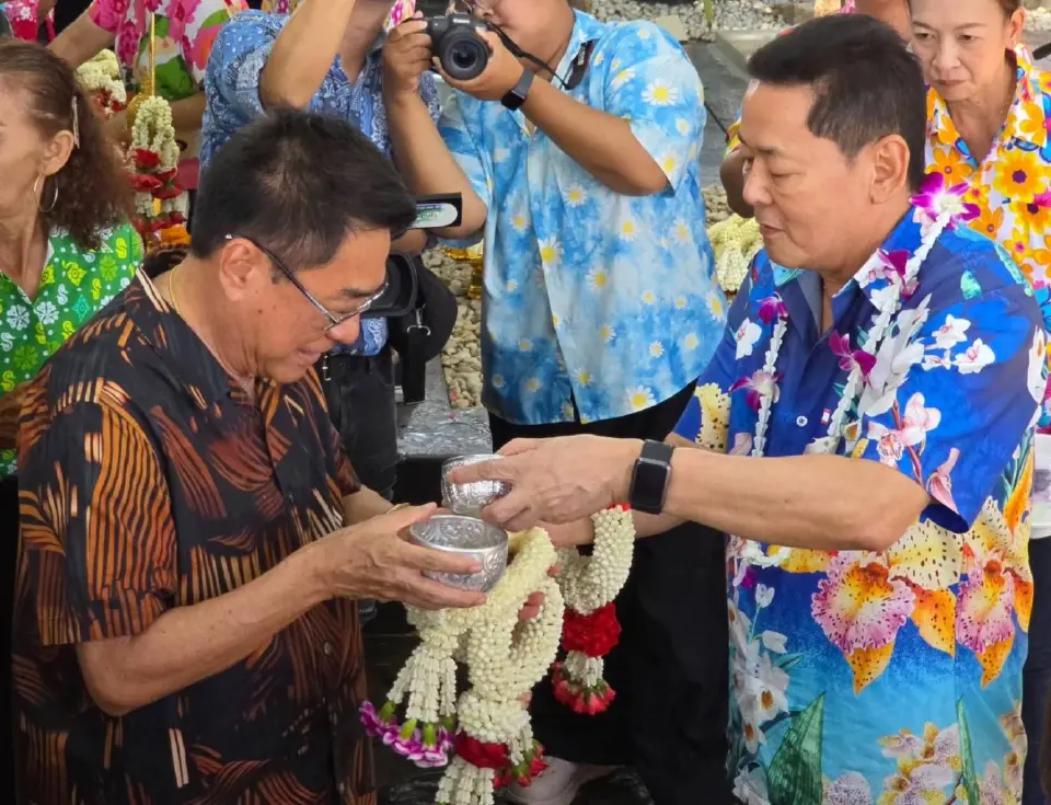 “นภินทร” เปิดบ้านราชบุรี จัดสงกรานต์ยิ่งใหญ่ ประชาชนแห่รดน้ำขอพรคับคั่ง