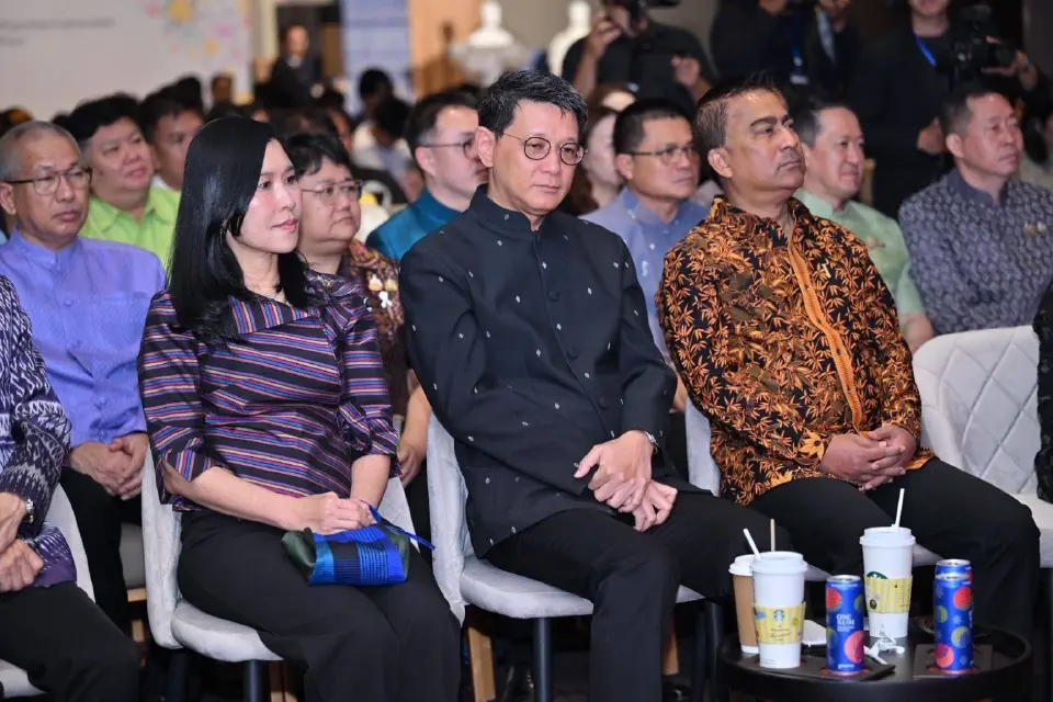 มหาดไทย ปั้น New Gen บุกไอคอนสยาม ยกระดับผ้าไทยสู่แบรนด์ระดับโลก ​