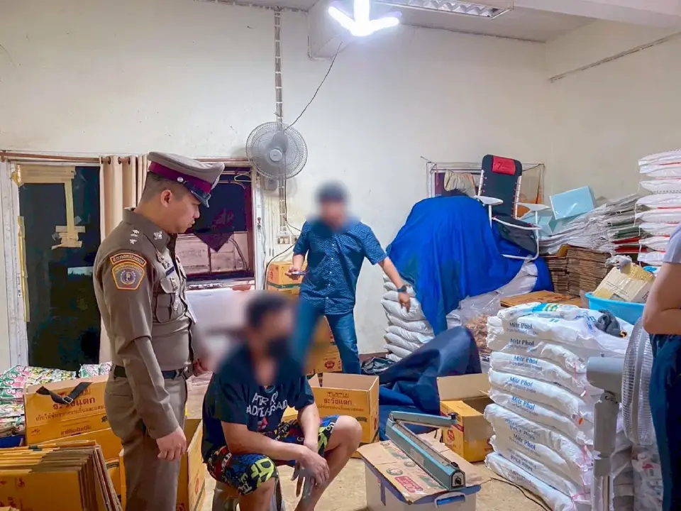 ทลายโรงงานผงชูรส-รสดีปลอม ยึดของกลาง 2 หมื่นชิ้น เสี่ยงสารอันตราย