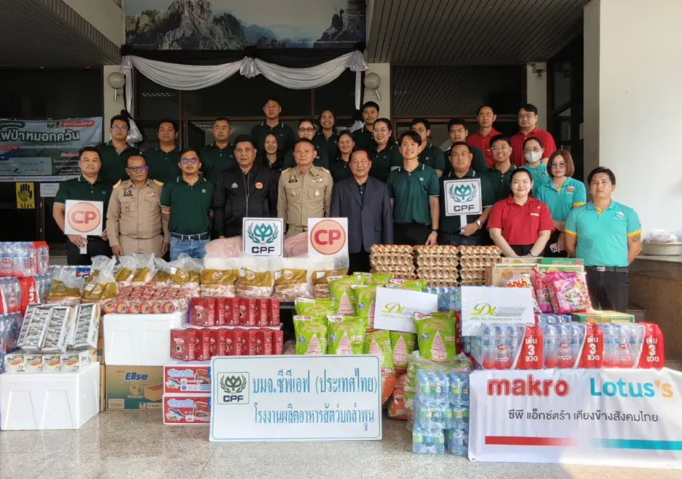 ผู้ว่าฯ ลำปาง รับมอบวัตถุดิบอาหารจากซีพีเอฟ หนุนภารกิจดับไฟป่าสู้ PM2.5