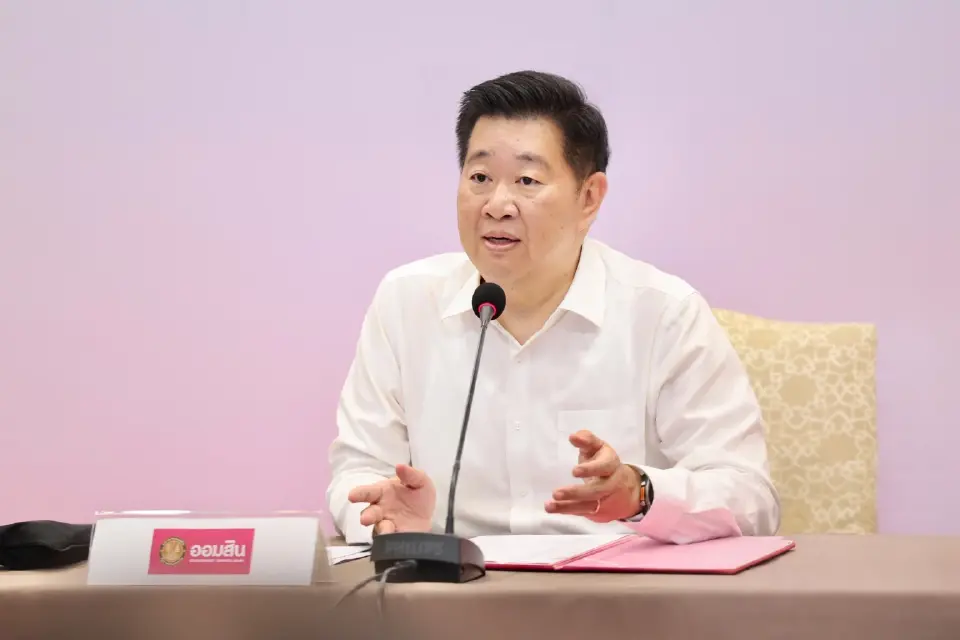 นายทรงพล ชีวะปัญญาโรจน์ ผู้อำนวยการธนาคารออมสิน