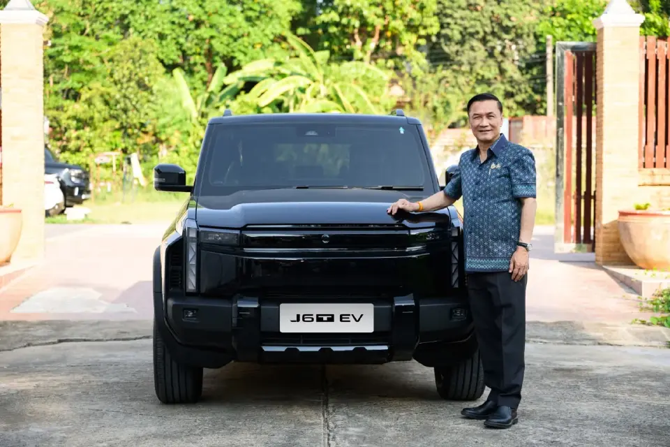 'ทรงศักดิ์' ตามรอย 'อนุทิน' ถอยรถไฟฟ้าคันใหม่ลุยงานรองนายกฯ