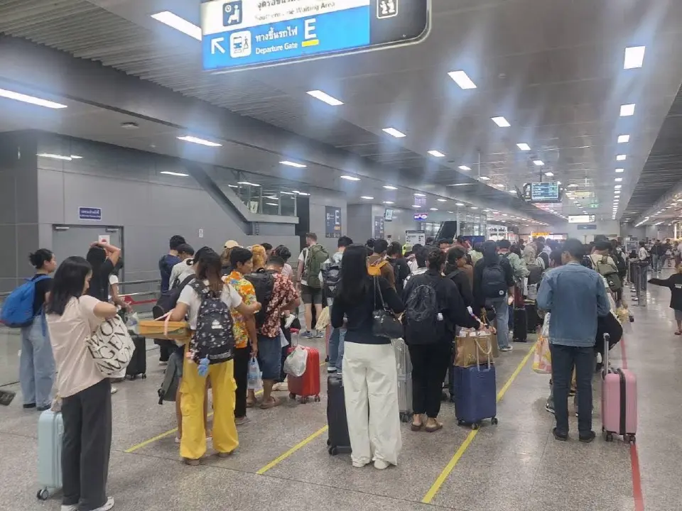 ‘คมนาคม’ คาดการณ์คนกลับเข้ากรุงฯ 15 เม.ย.นี้ แนะ 4 ทางเลี่ยง-ฟรีมอเตอร์เวย์