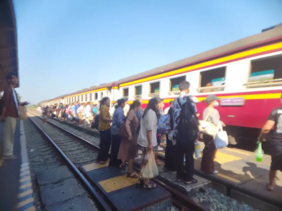 รฟท. สรุป 3 วันสงกรานต์ 69 คนแห่ขึ้นรถไฟเฉียด 3 แสน สายใต้ครองแชมป์คนแน่น