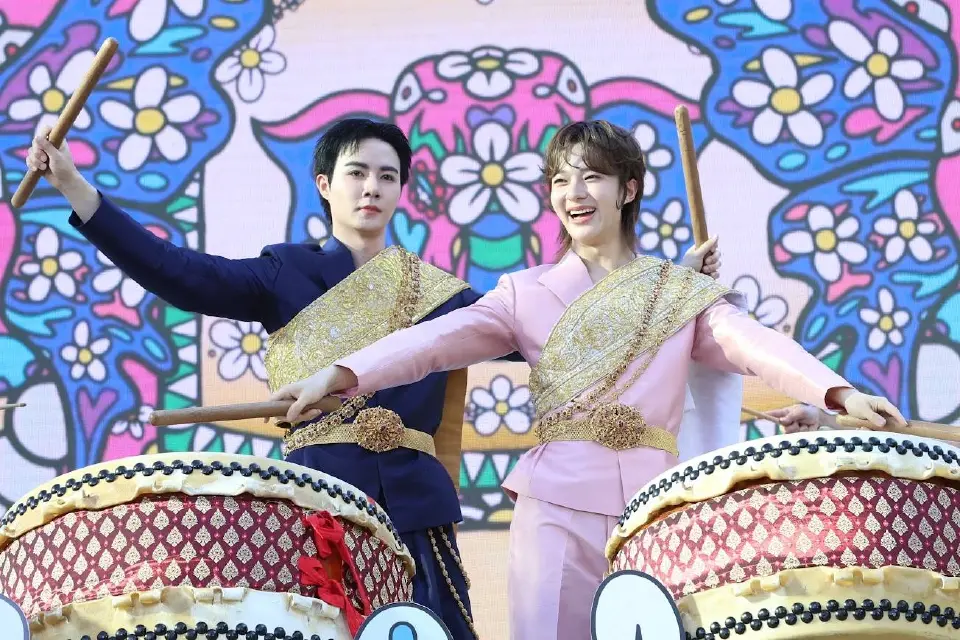 เริ่มแล้ว "สงกรานต์ไอคอนสยาม" สาดสนุก 5 วันรวด ขนทัพ 76 ศิลปิน-นางสงกรานต์ซุปตาร์ ฉลองปีใหม่ไทยสุดยิ่งใหญ่