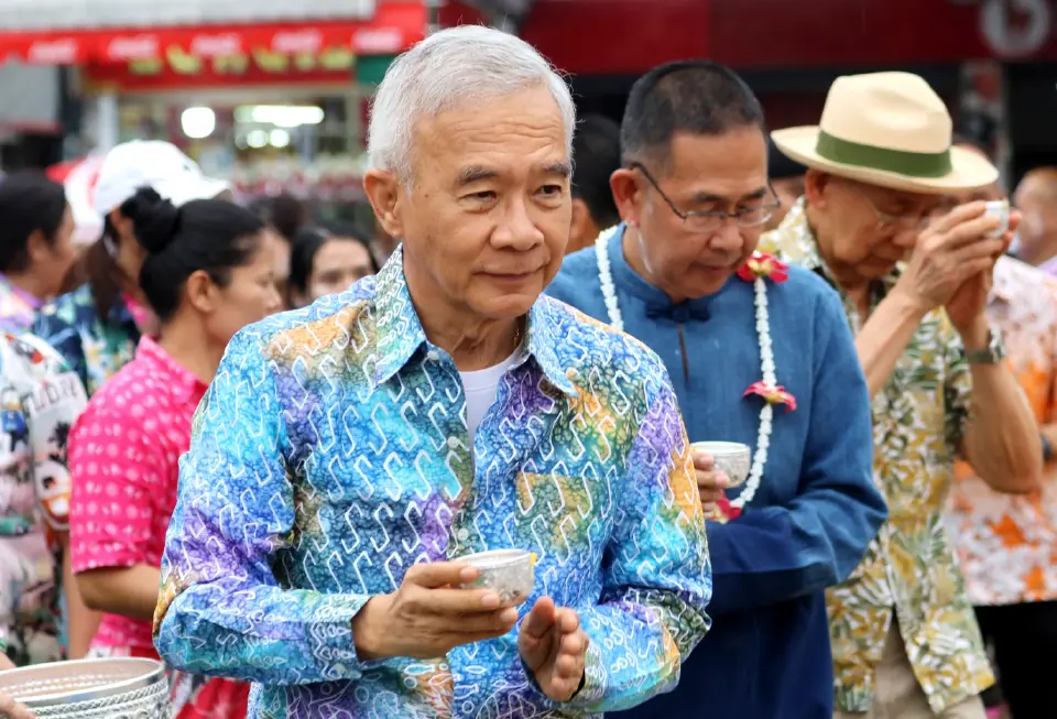 “สุวัจน์”อวยพรสงกรานต์ 2569 ให้กําลังใจสู้ภัยเศรษฐกิจ-น้ำมันแพง