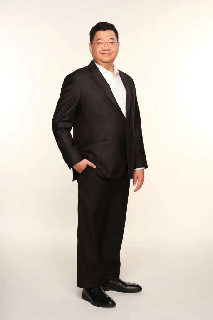 รัชต์ชยุตม์ นันทโชติโสภณ