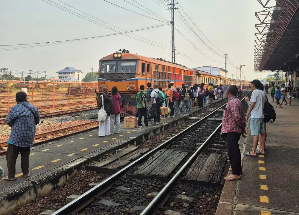 ‘คมนาคม’ คาดการณ์คนกลับเข้ากรุงฯ 15 เม.ย.นี้ แนะ 4 ทางเลี่ยง-ฟรีมอเตอร์เวย์