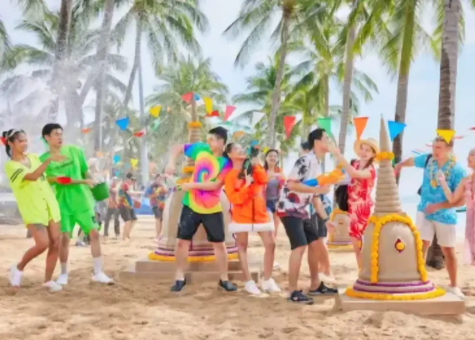 สงกรานต์วันไหลบางแสน