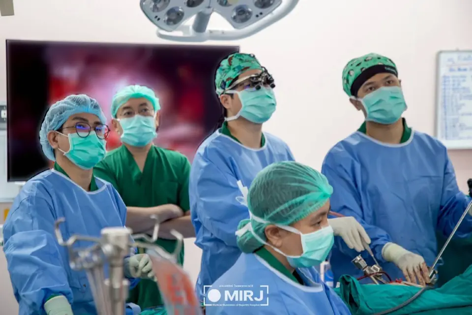 รพ.ราชวิถี โชว์ ‘ผ่าตัดหัวใจด้วยหุ่นยนต์’ สำเร็จแห่งแรกของสธ.