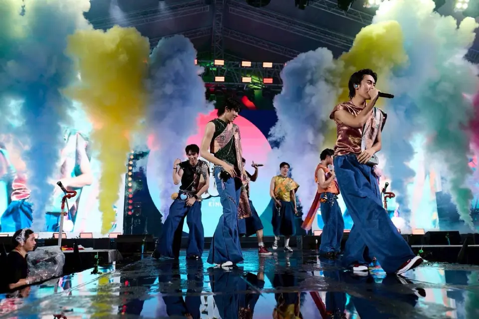 หยุดโลก SUPERFLUID 2026 คนล้นรางน้ำ 4NOLOGUE ยกระดับสงกรานต์ไทย