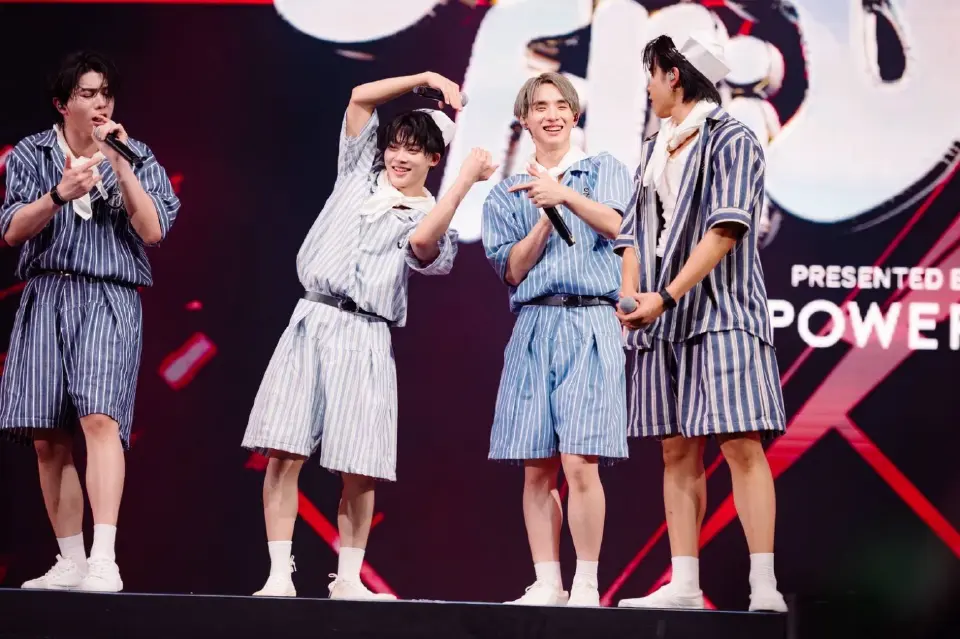 หยุดโลก SUPERFLUID 2026 คนล้นรางน้ำ 4NOLOGUE ยกระดับสงกรานต์ไทย