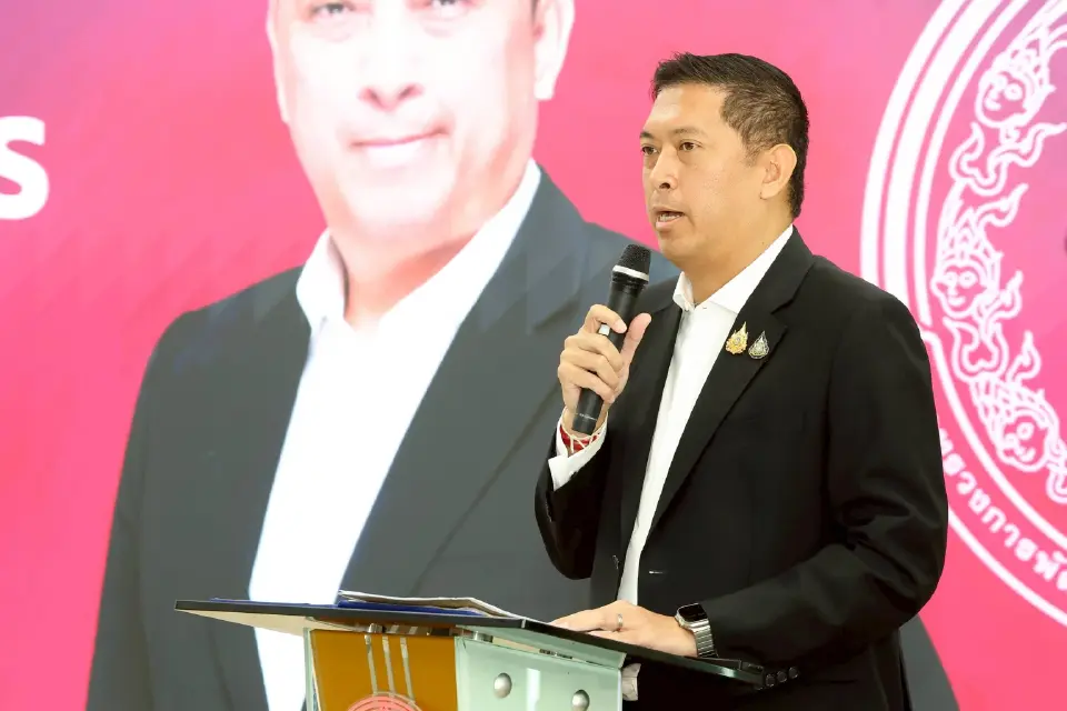 นายนิกร โสมกลาง รัฐมนตรีว่าการกระทรวงการพัฒนาสังคมและความมั่นคงของมนุษย์