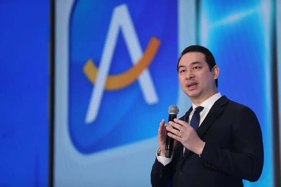 นายธรินทร์ ธนียวัน 