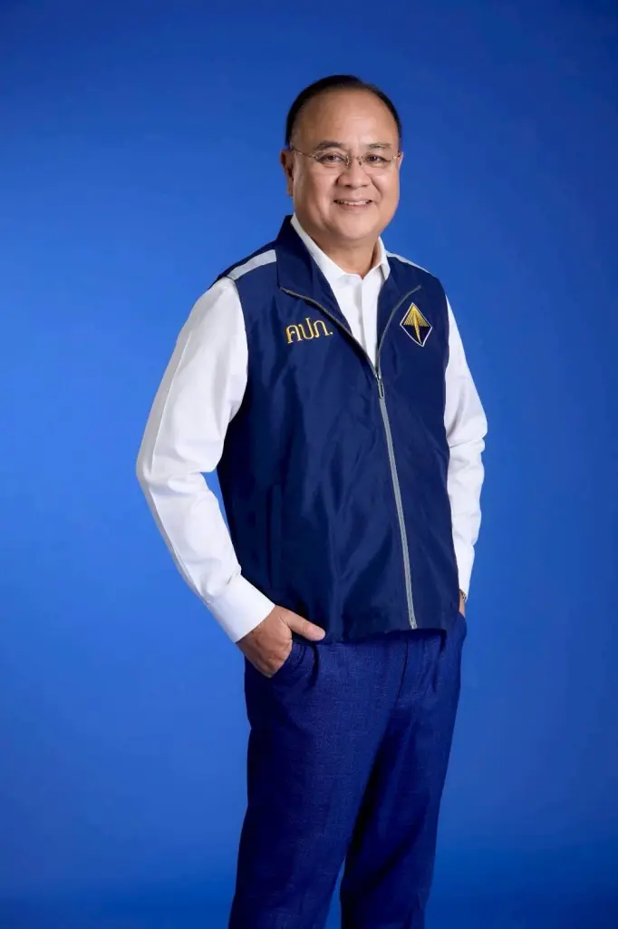 นายชูฉัตร ประมูลผล 