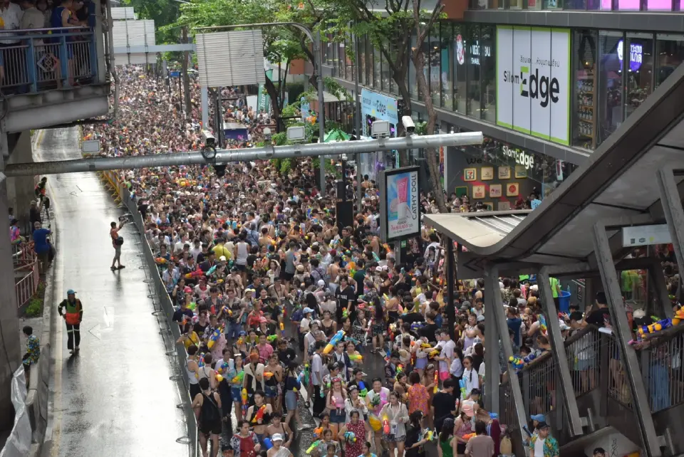 เตรียมสาดฉ่ำ เทศกาลสงกรานต์สีลม 2569 ปิดถนนเล่นน้ำ 3 วัน 12-14 เม.ย.69 เช็กไฮไลต์ กิจกรรมปาร์ตี้ มินิคอนเสิร์ตที่นี่