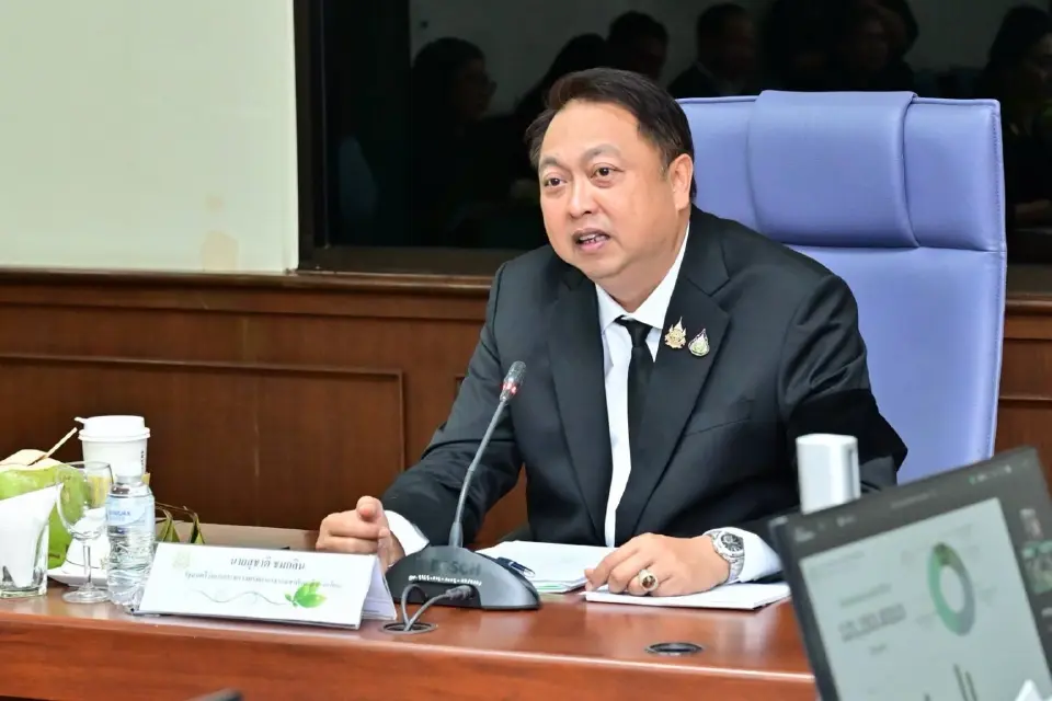 สุชาติ ชมกลิ่น 