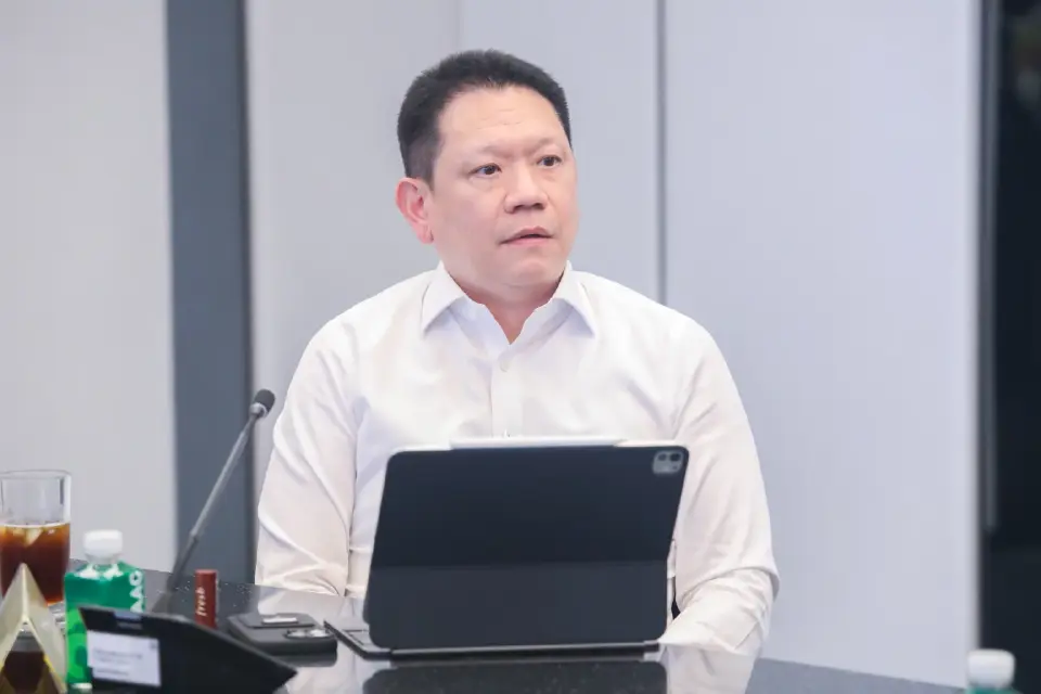 นายลวรณ แสงสนิท ปลัดกระทรวงการคลัง 