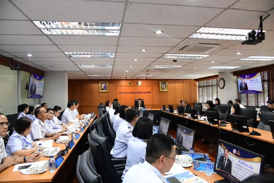 นายสิริพงศ์ อังคสกุลเกียรติ รัฐมนตรีช่วยว่าการกระทรวงคมนาคม ลงพื้นที่ตรวจเยี่ยมและมอบนโยบายให้องค์การขนส่งมวลชนกรุงเทพ (ขสมก.) 