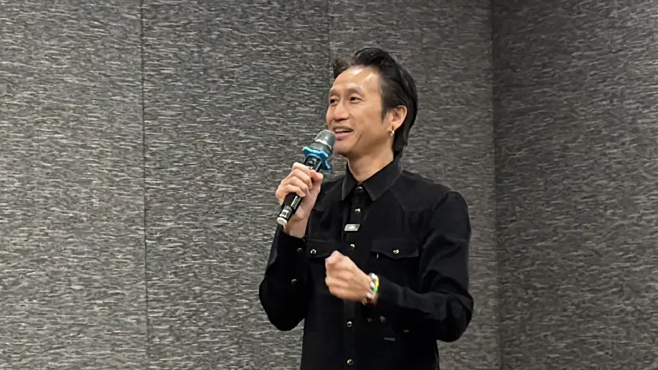 "นายอาทิวราห์ คงมาลัย" หรือ “พี่ตูน บอดี้สแลม” ประธานมูลนิธิก้าวคนละก้าว