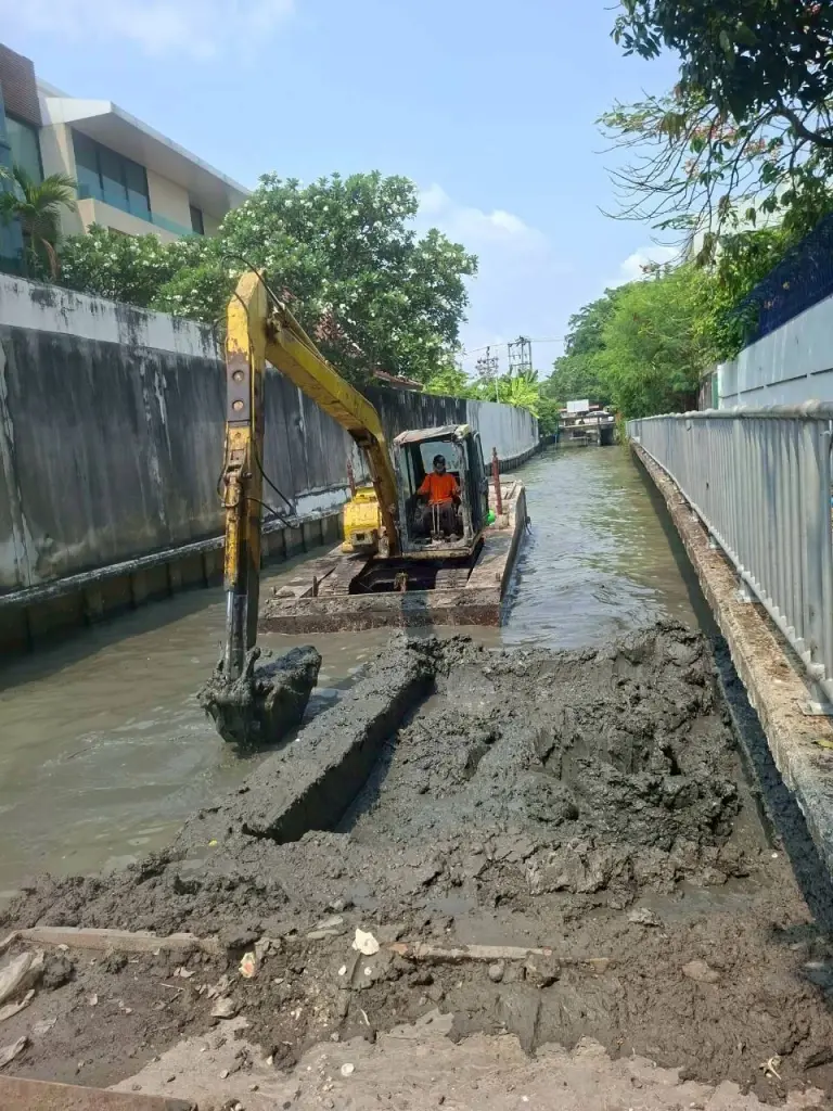 ภารกิจลอกท่อระบายน้ำ