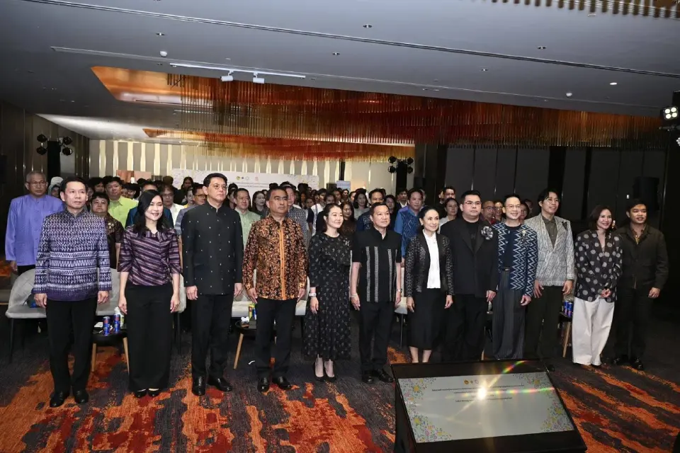 มหาดไทย ปั้น New Gen บุกไอคอนสยาม ยกระดับผ้าไทยสู่แบรนด์ระดับโลก ​