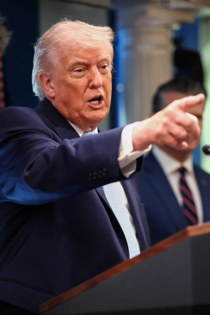 'ทรัมป์' ประกาศเดดไลน์ครั้งสุดท้าย ถล่มยับอิหร่าน หากไม่เปิดช่องแคบฮอร์มุซ