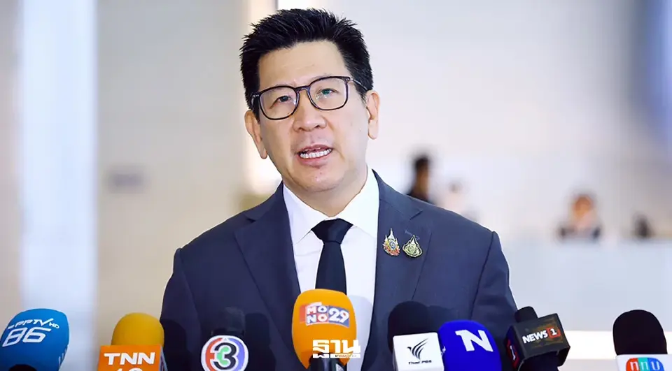 นายเอกนิติ นิติทัณฑ์ประภาศ รองนายกรัฐมนตรี และ รมว.คลัง