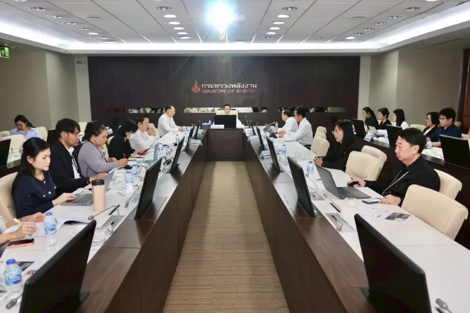 ลุ้น ‘ลดราคาน้ำมัน’ เย็นนี้ หลังกบง.ลดราคาหน้าโรงกลั่นล่าสุด 5 บาท