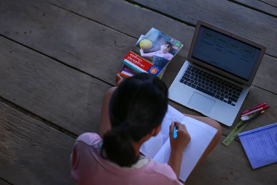 เปิด 5 สวัสดิการ กสศ. 'คูปองเรียนฟรี - SIM เน็ต' ช่วยเด็กยากจนไม่หลุดระบบการศึกษา