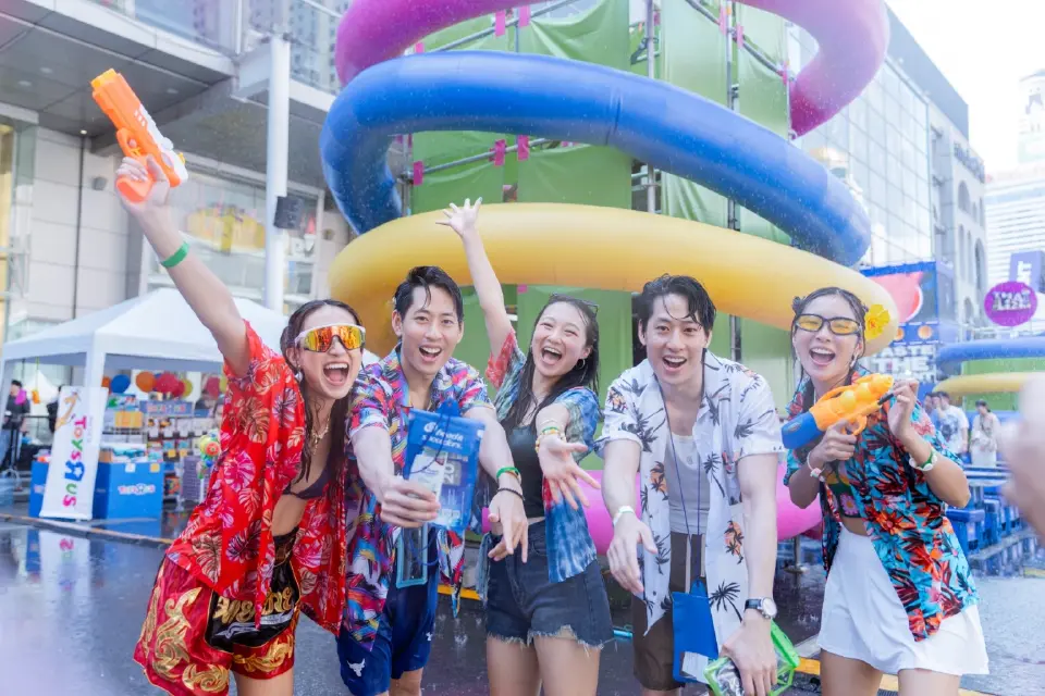 สงกรานต์เซ็นทรัลเวิลด์