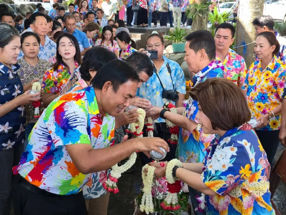 “นภินทร” เปิดบ้านราชบุรี จัดสงกรานต์ยิ่งใหญ่ ประชาชนแห่รดน้ำขอพรคับคั่ง