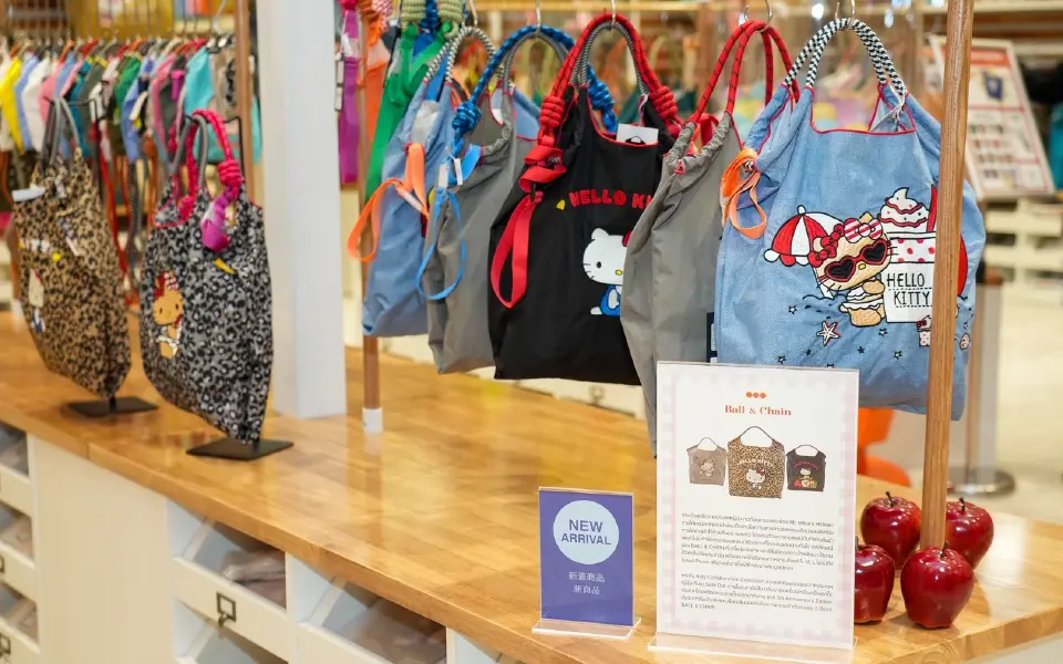 สาวก Hello Kitty ใจละลาย Ball & Chain คอลฯใหม่ปักหมุดไทยแล้วที่ไอคอนสยาม