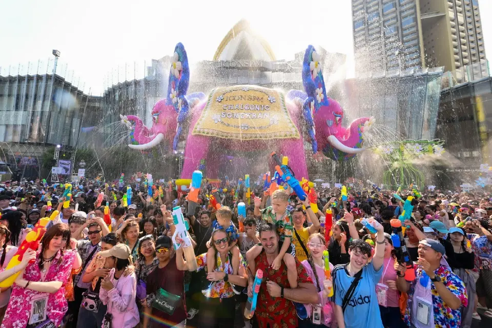 สงกรานต์ไอคอนสยามปังระดับโลก คนแห่ร่วมงาน 1.47 ล้านคน