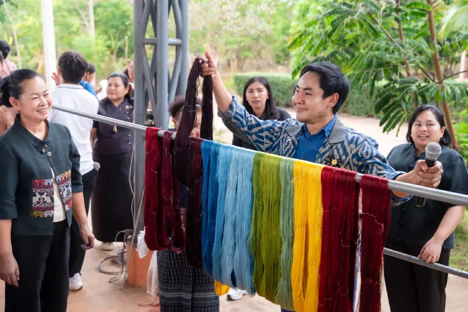 พช. อบรม OTOP 4 ภูมิภาค ดันผ้าไทยสู่นวัตกรรมแฟชั่นยั่งยืน