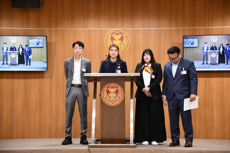 พรรคประชาชน จี้ ศธ.แก้ด่วน แฉหนังสือเรียนตกยุค 20 ปี ยังถูกใช้งาน