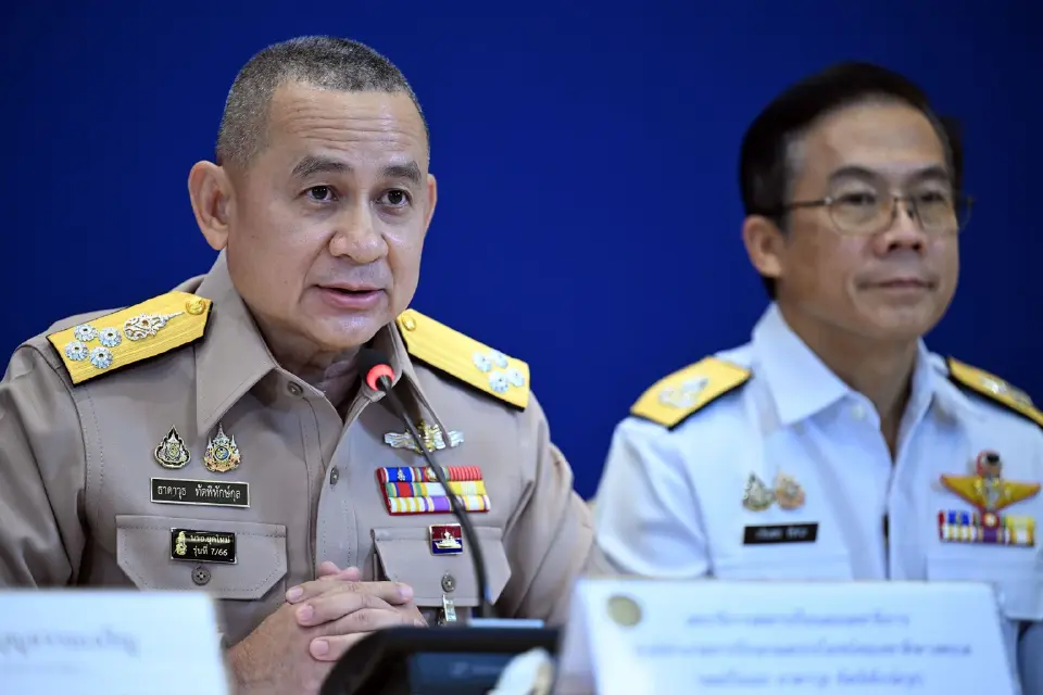 พลเรือเอกธาดาวุธ ทัดพิทักษ์กุล เสนาธิการทหารเรือ ในฐานะเลขาธิการศูนย์อำนวยการรักษาผลประโยชน์ของชาติทางทะเล (ศรชล.) 