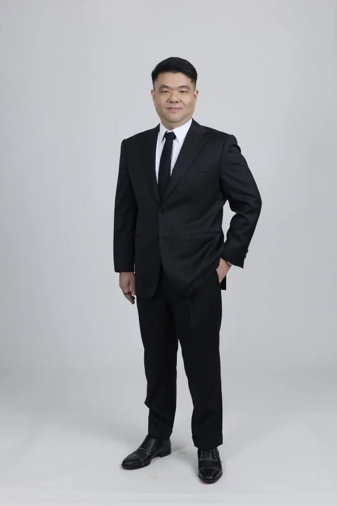 นายพชร นริพทะพันธุ์ 