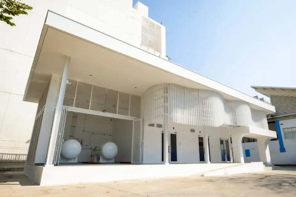 อาคารเก็บกักพลังงาน