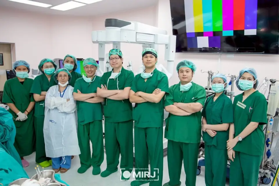 รพ.ราชวิถี โชว์ ‘ผ่าตัดหัวใจด้วยหุ่นยนต์’ สำเร็จแห่งแรกของสธ.